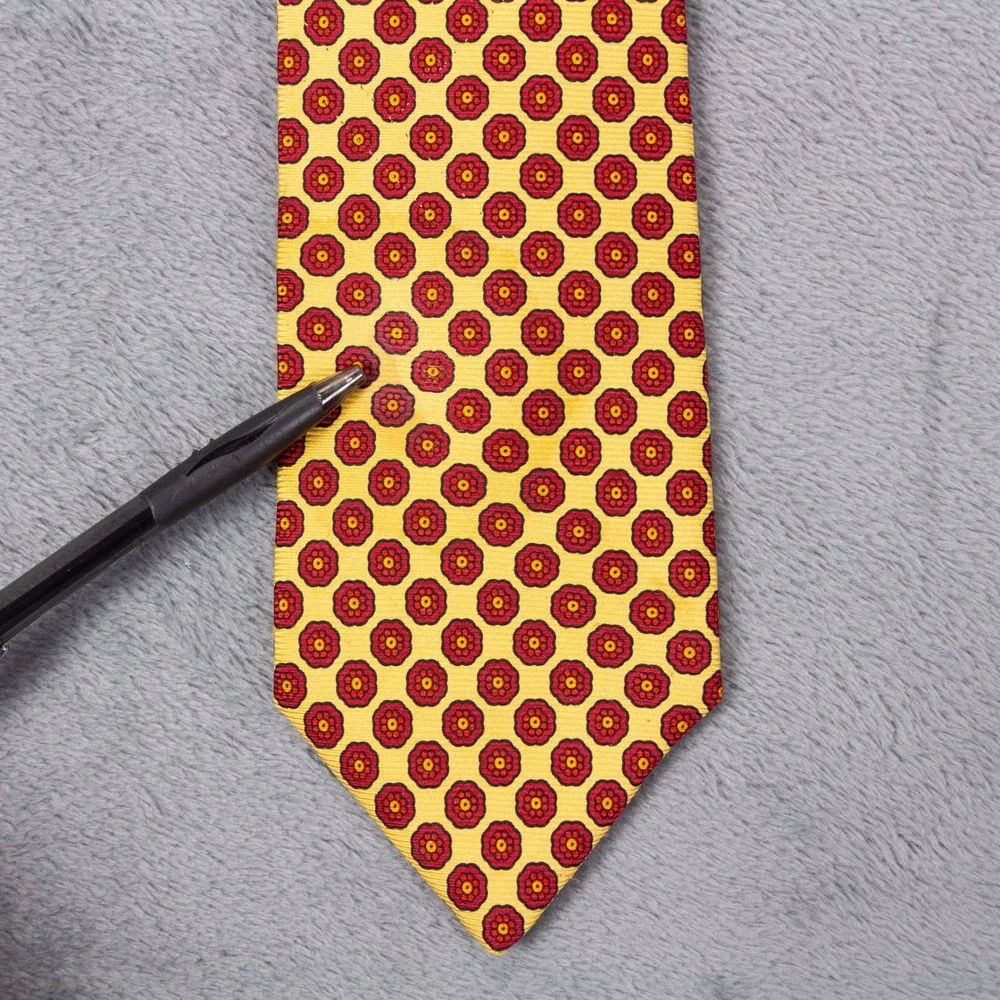 VTG Brooks Brothers Silk Tie Makers Mens OS Red Floral Medallion USA Made